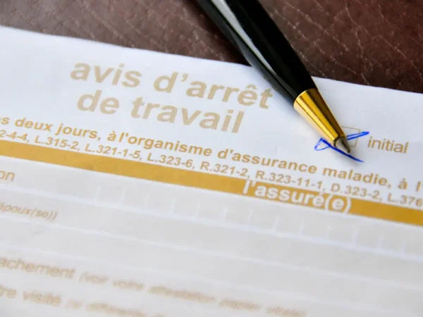 Arrêts de travail : la Cour des comptes envisage de stopper l'indemnisation pour les arrêts maladies de moins de 8 jours