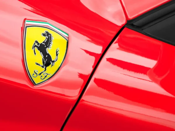 La première voiture électrique de Ferrari va bientôt sortir et devrait coûter au minimum 500 000€
