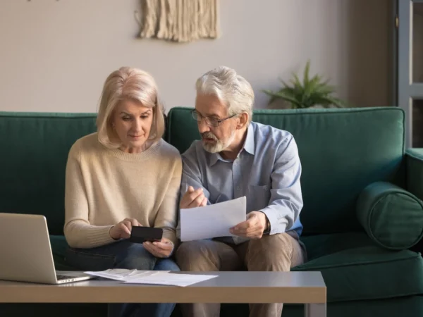 retraités qui calculent les impôts
