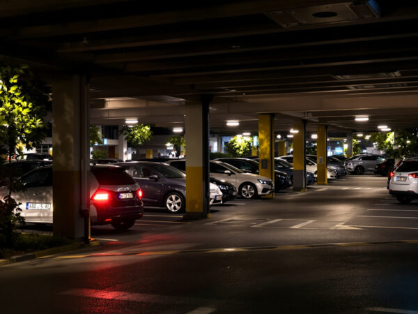 parking-vehicules-plaques-rose