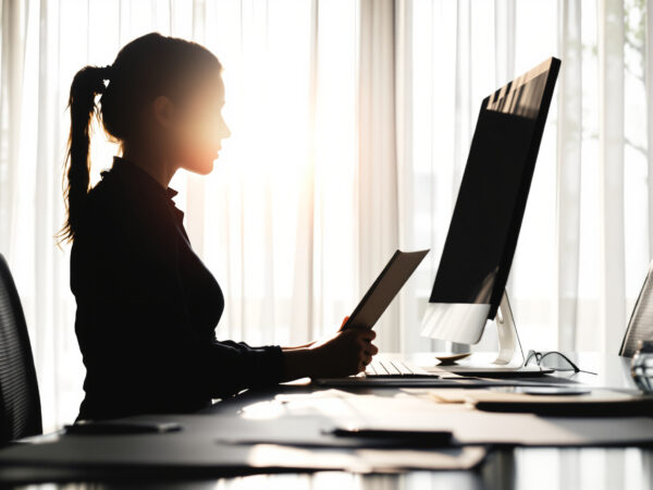 Analyse_financi&egrave;re_silhouette