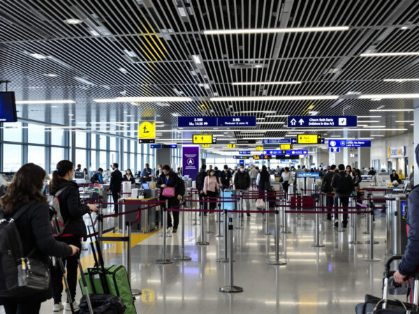 aeroport_service_coupe-file
