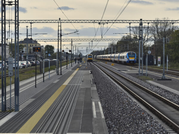 quai-gare-vide-anticipation