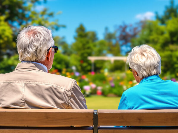 retraite_couple_jardin
