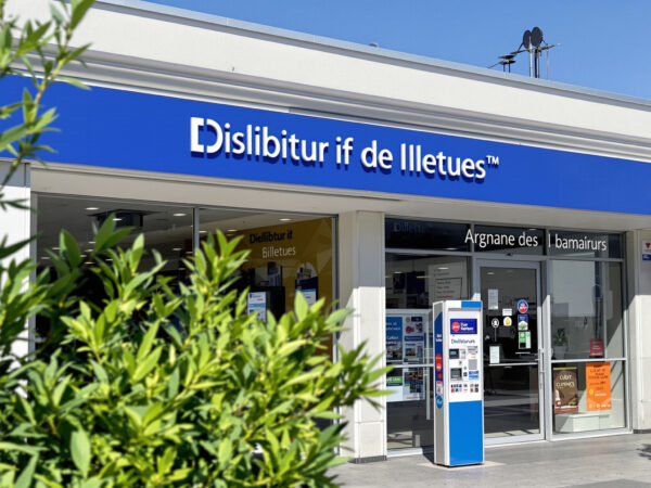 distributeur_automatique_banque_exterieur