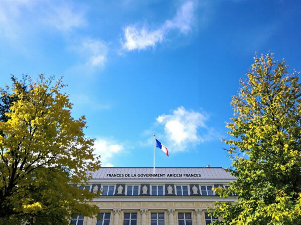 gouvernement-batiment-ete