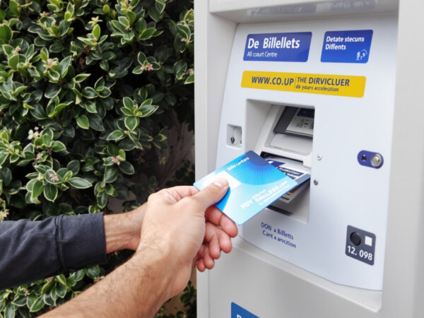 carte_bancaire_transaction_lumineuse