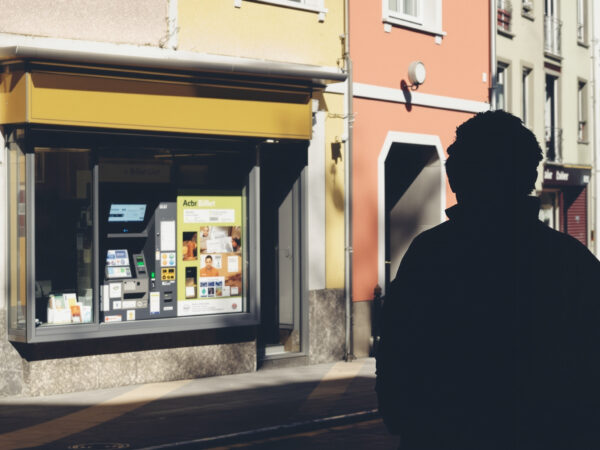 voyageur_distributeur_rue