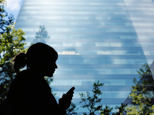 modern_financial_avenue_silhouette