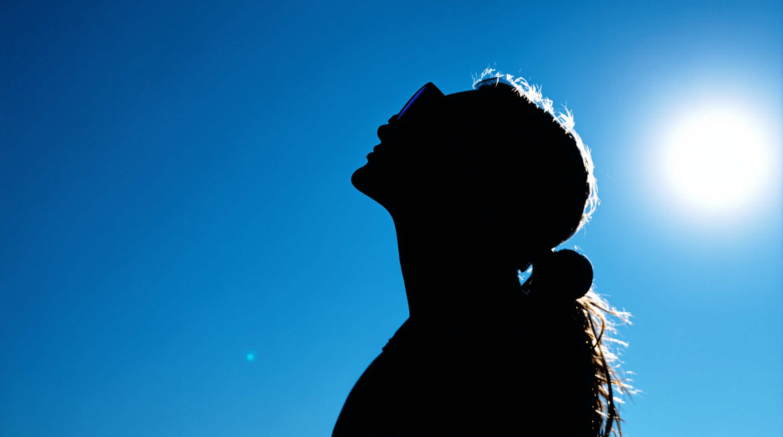 silhouette_femme_lunettes_&eacute;clipse