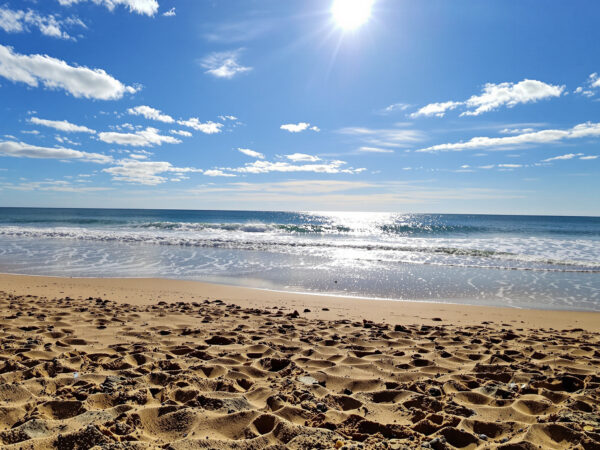 plage-mediterranee-ensoleillee