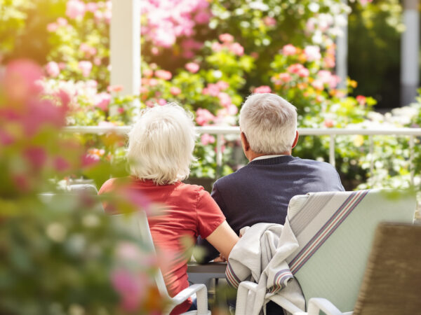 terrasse-couple-seniors.